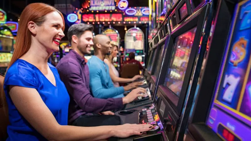 A dedicated BD enthusiast engaging with high-definition, colorful slot titles in a premium KK333 virtual environment