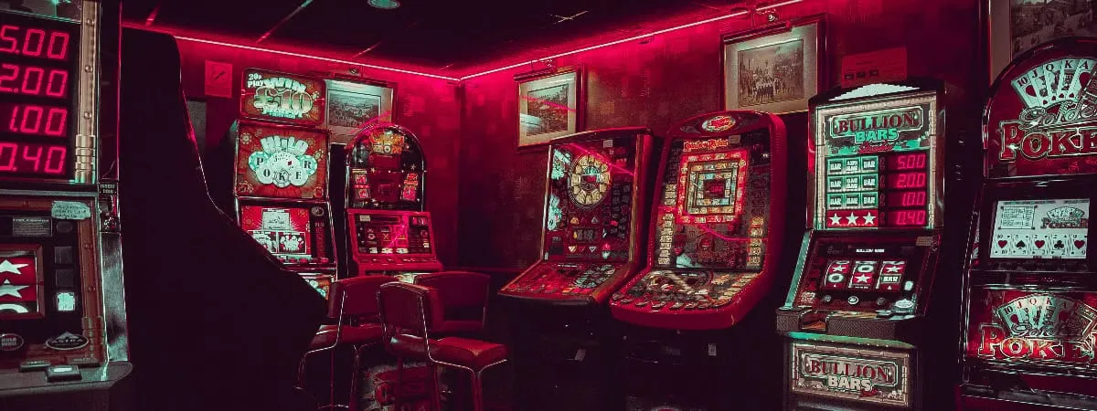 Modern, sleek slot interface with radiant sevens and gold coin animations on a dark backdrop